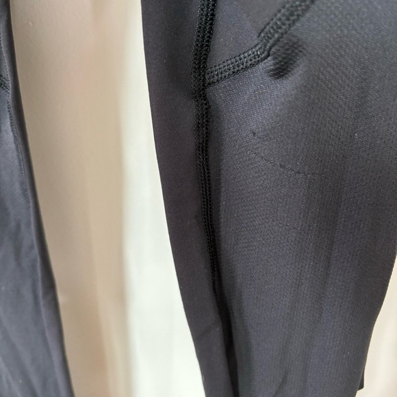 Lululemon leggings with Ruching Detail Size 4 - Picture 9 of 9